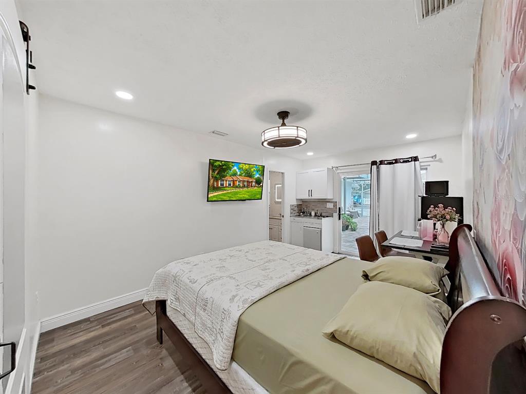 7608 Barry Road Tampa, FL 33615 - Photo 27 of 40