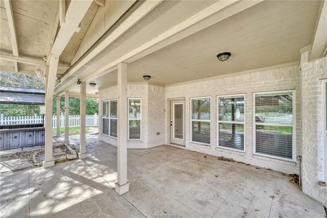 $435,000 | 22 Golfview Drive, Hilltop Lakes, TX 77871