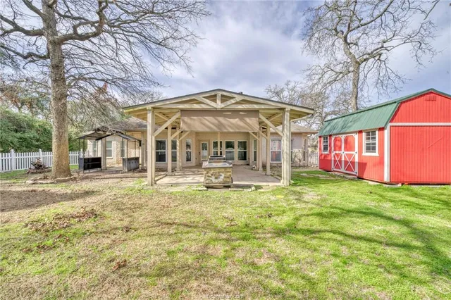 $435,000 | 22 Golfview Drive, Hilltop Lakes, TX 77871