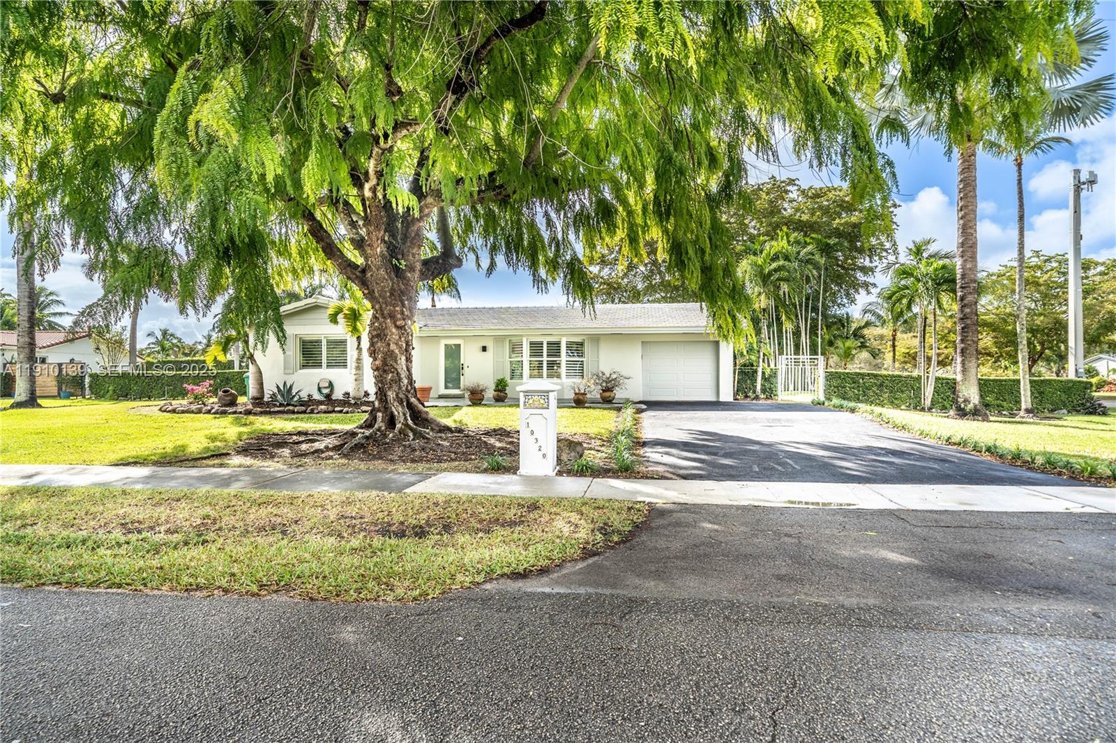 10320 Southwest 91st Street Miami, FL 33176 - Photo 7 of 30 a house with swimming pool in front of it