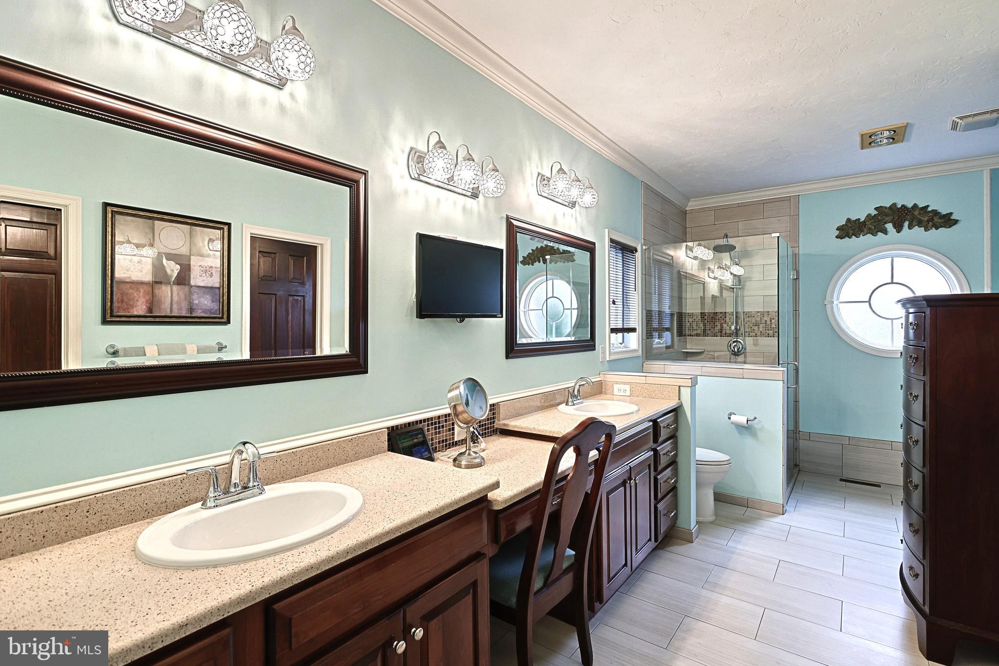 300 Orchard Drive Hanover, PA 17331 - Photo 41 of 70 Primary En suite bath