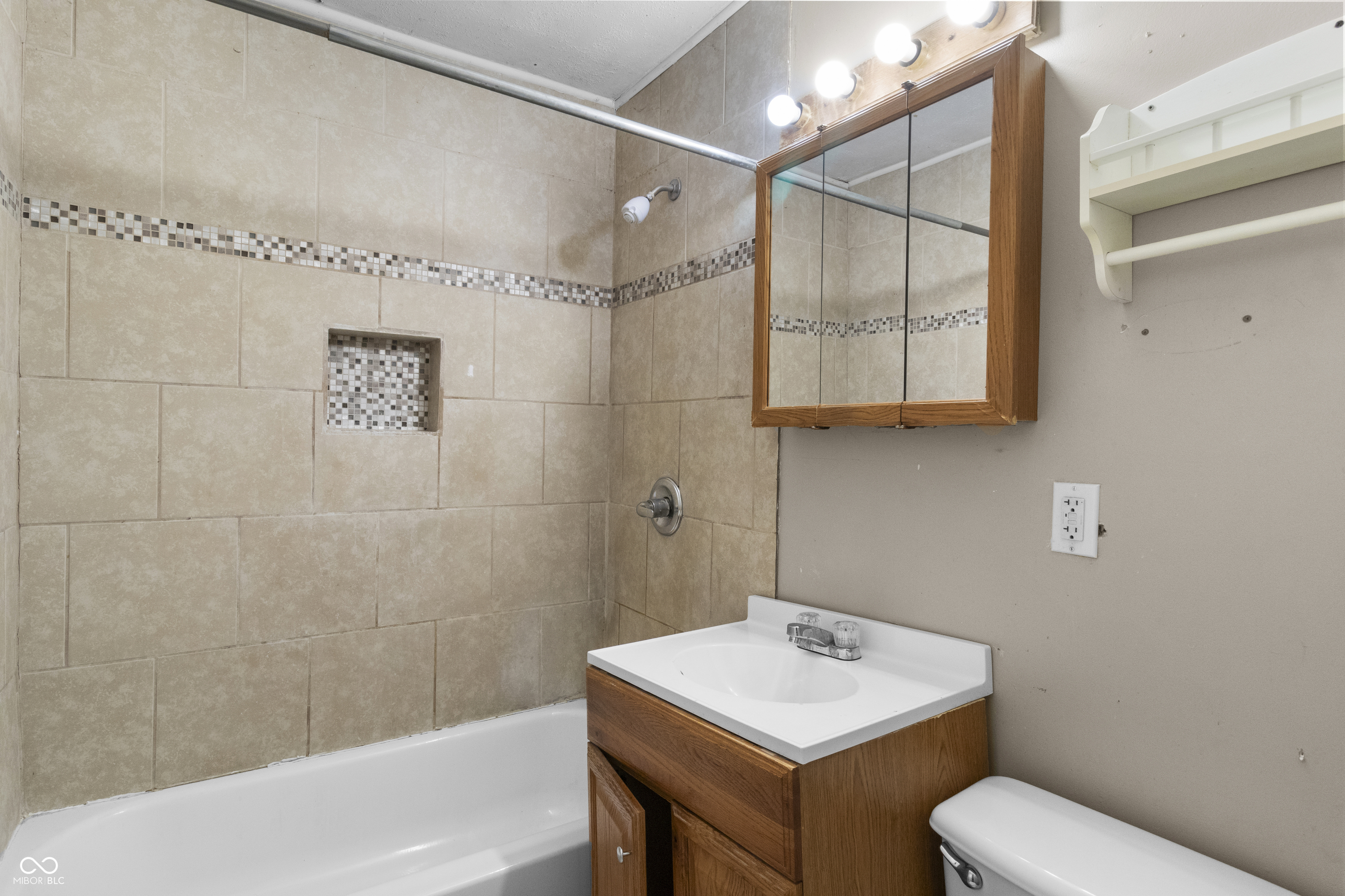1572 Roberts Road Franklin, IN 46131 - Photo 3 of 22 Gallery Image 3