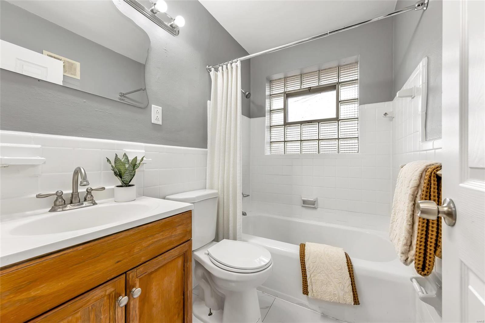 8844 Murvale Drive Jennings, MO 63136 - Photo 14 of 25