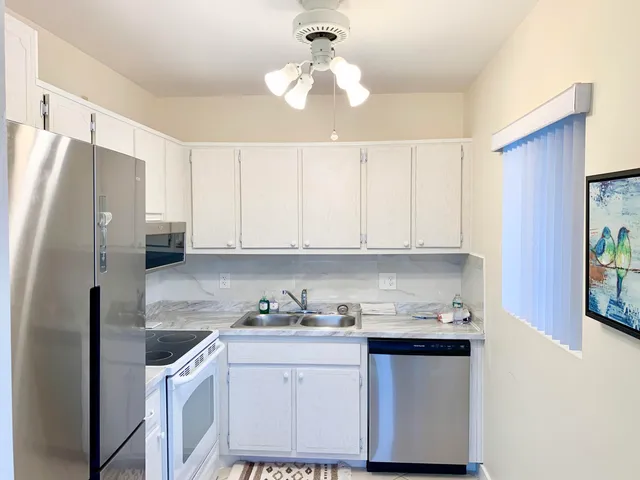 $1,500 | 2880 Lake Osborne Drive, Unit 205, Lake Worth Beach, FL 33461