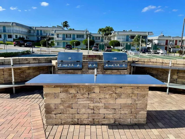 $1,500 | 2880 Lake Osborne Drive, Unit 205, Lake Worth Beach, FL 33461