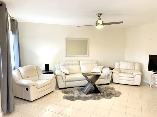 $1,500 | 2880 Lake Osborne Drive, Unit 205, Lake Worth Beach, FL 33461