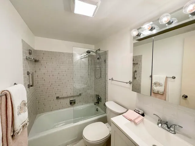 $1,500 | 2880 Lake Osborne Drive, Unit 205, Lake Worth Beach, FL 33461