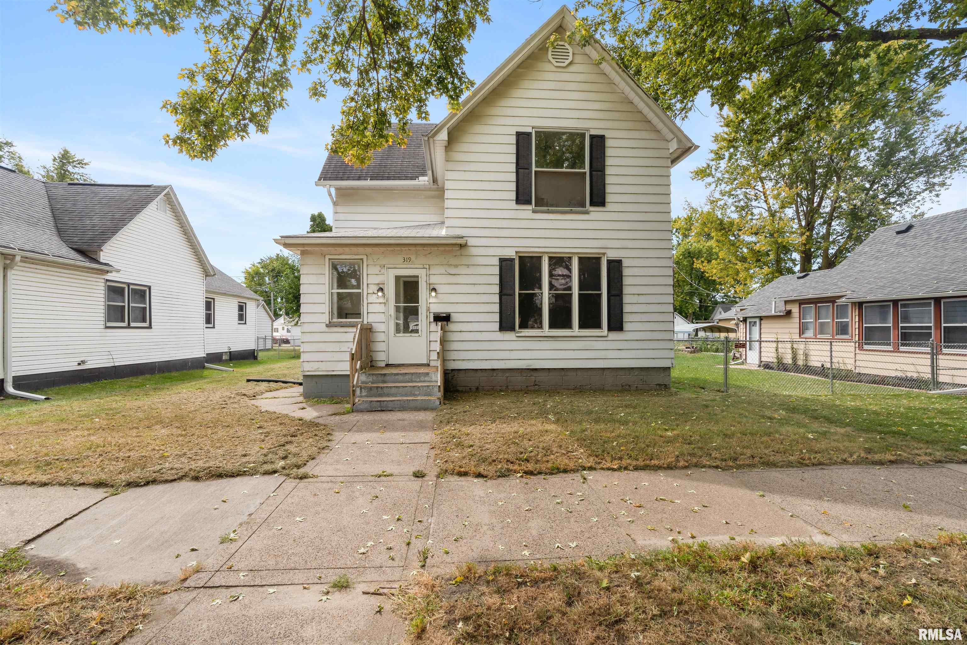 319 4th Avenue North Clinton, IA 52732 - Photo 2 of 34