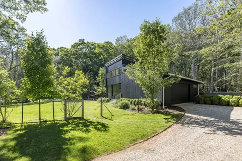 $2,995,000 | 23 Woodedge Circle, Amagansett, NY 11930