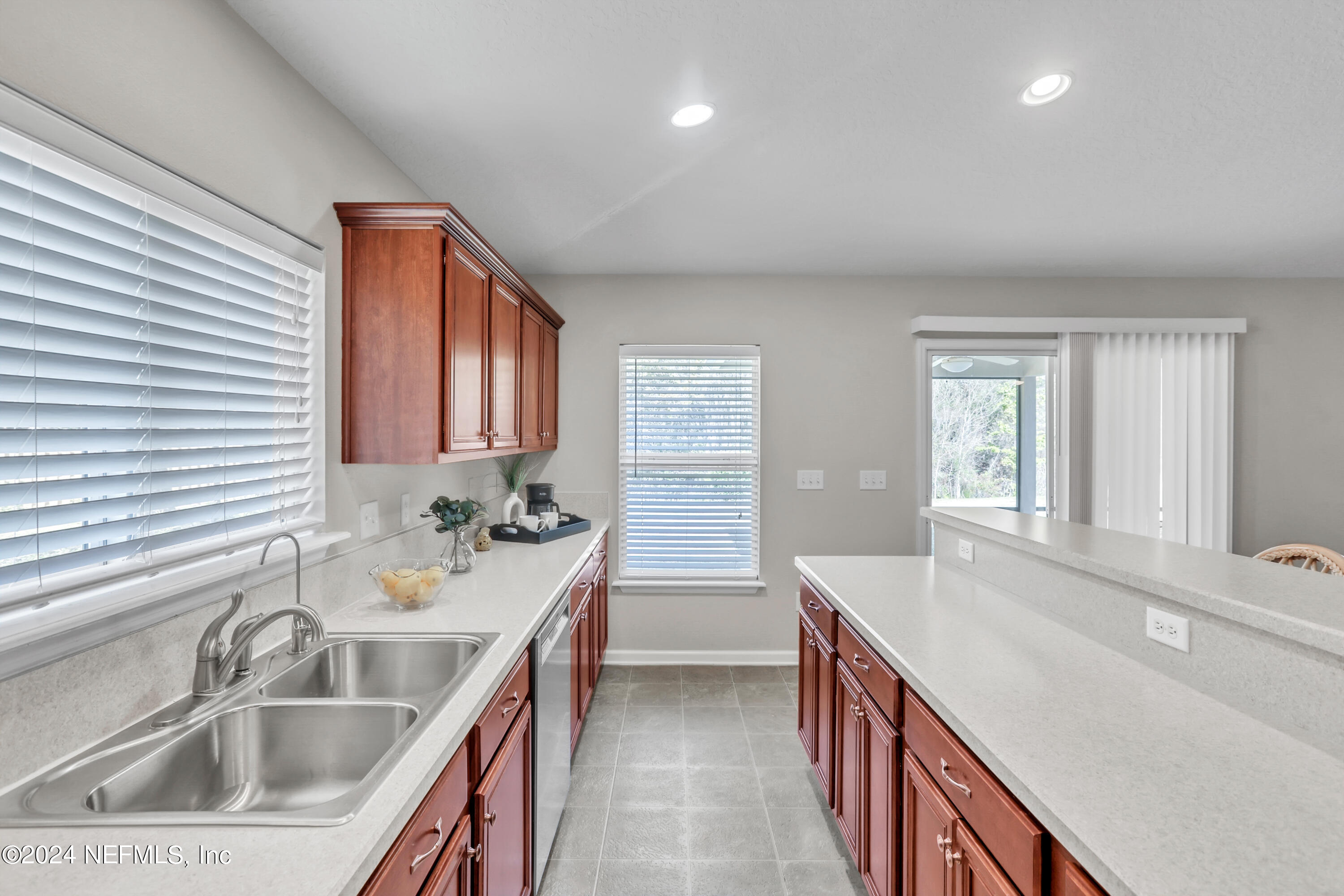 1184 Nochaway Drive St. Augustine, FL 32092 - Photo 14 of 39 a bathroom with a bathtub sink and mirror