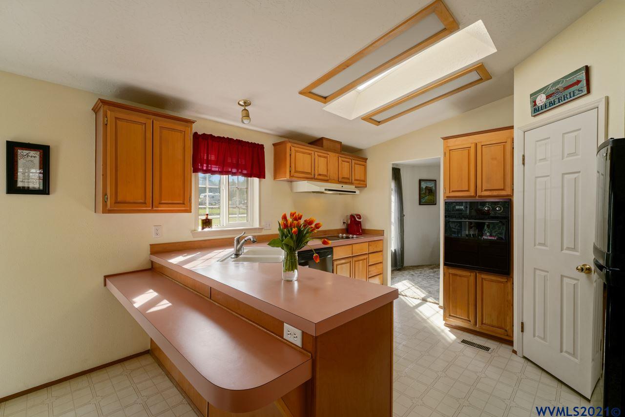 153 Hylo Road Southeast Salem, OR 97306 - Photo 14 of 41