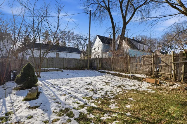 $124,900 | 215 East Chambers Street, Milwaukee, WI 53212