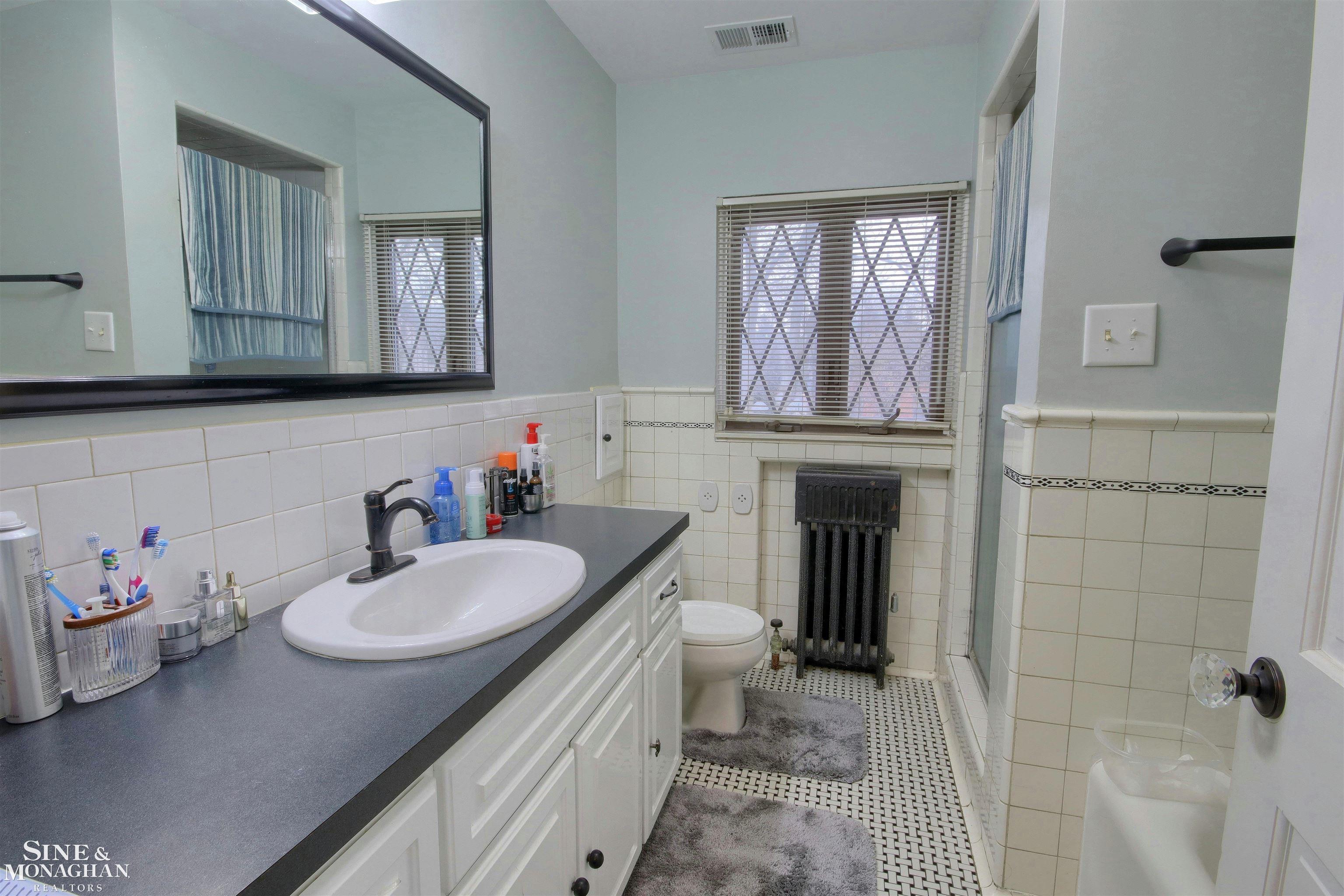 883 Westchester Road Grosse Pointe, MI 48230 - Photo 20 of 32 50099592-19.JPG