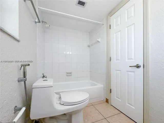 $2,400 | 9460 Fontainebleau Boulevard, Unit 132, Miami, FL 33172