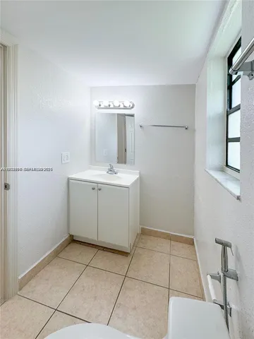 $2,400 | 9460 Fontainebleau Boulevard, Unit 132, Miami, FL 33172