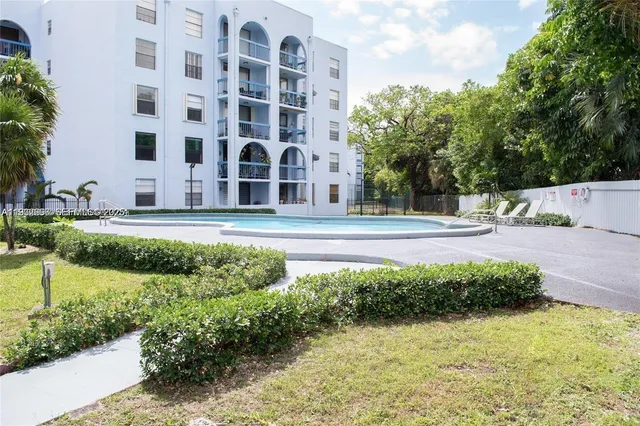 $2,400 | 9460 Fontainebleau Boulevard, Unit 132, Miami, FL 33172