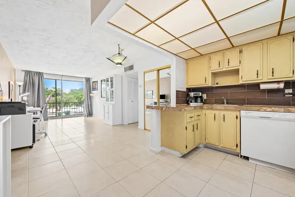 $112,000 | 7100 Northwest 17th Street, Unit 218, Plantation, FL 33313
