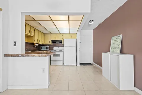 $112,000 | 7100 Northwest 17th Street, Unit 218, Plantation, FL 33313