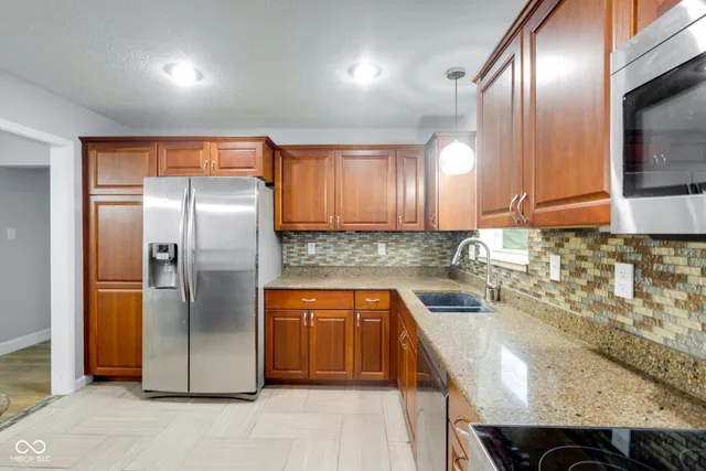 $227,900 | 2001 West Woodmont Drive, Muncie, IN 47304