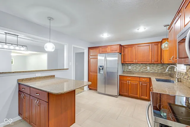 $227,900 | 2001 West Woodmont Drive, Muncie, IN 47304