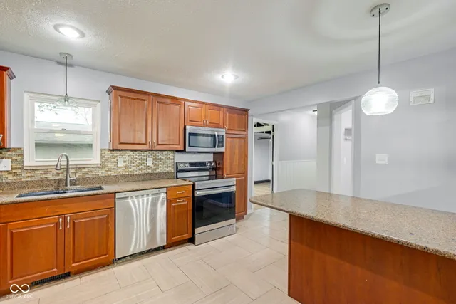 $227,900 | 2001 West Woodmont Drive, Muncie, IN 47304