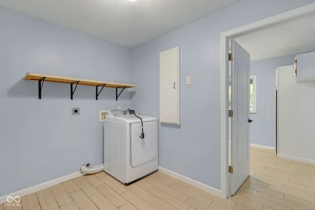 $227,900 | 2001 West Woodmont Drive, Muncie, IN 47304