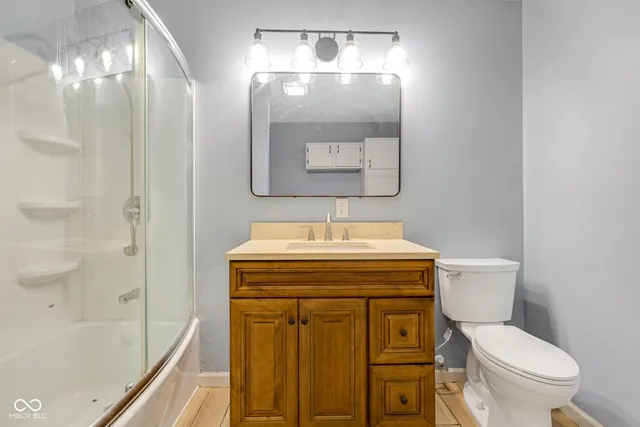 $227,900 | 2001 West Woodmont Drive, Muncie, IN 47304