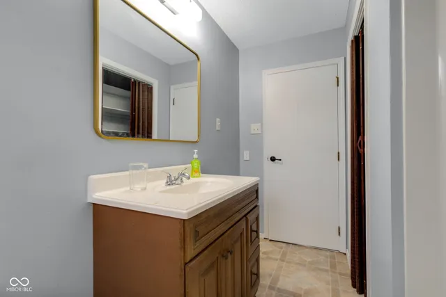 $227,900 | 2001 West Woodmont Drive, Muncie, IN 47304