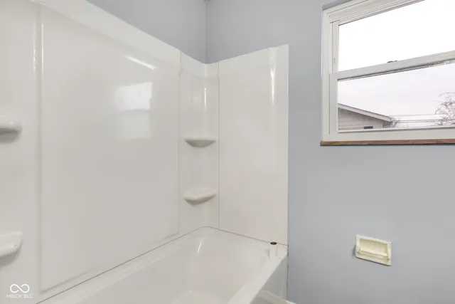 $227,900 | 2001 West Woodmont Drive, Muncie, IN 47304