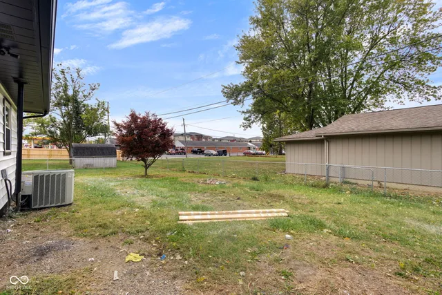 $227,900 | 2001 West Woodmont Drive, Muncie, IN 47304