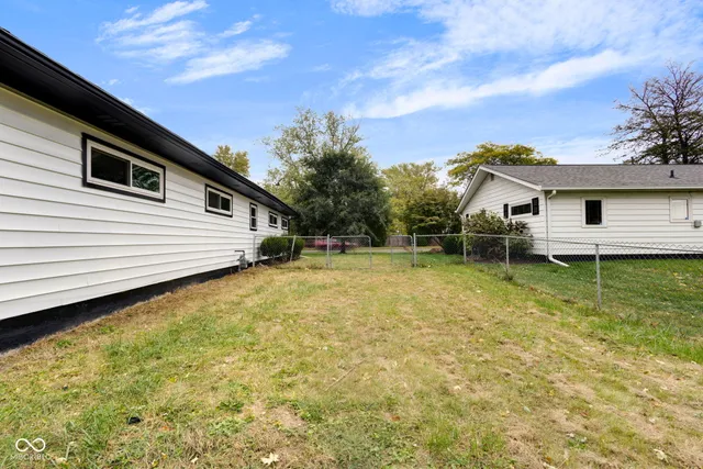 $227,900 | 2001 West Woodmont Drive, Muncie, IN 47304