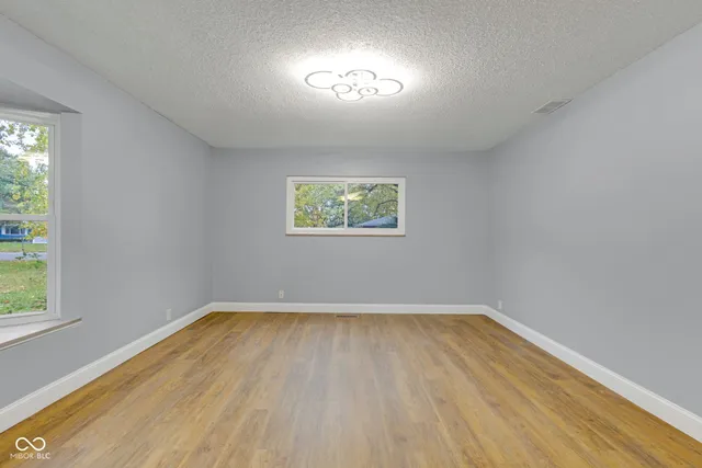 $227,900 | 2001 West Woodmont Drive, Muncie, IN 47304