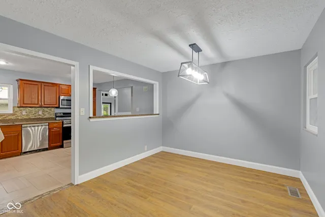 $227,900 | 2001 West Woodmont Drive, Muncie, IN 47304