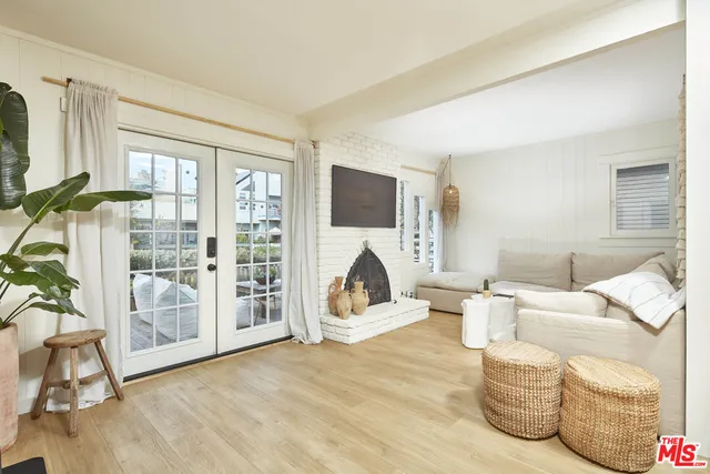 $2,195,000 | 230 Sherman Canal, Venice, CA 90291