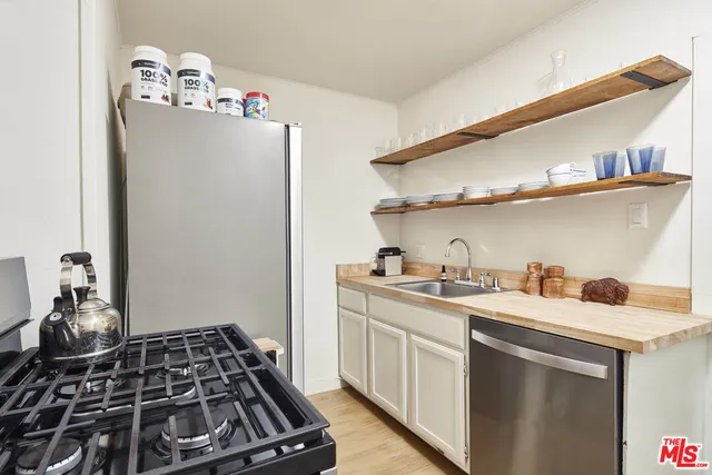 $2,195,000 | 230 Sherman Canal, Venice, CA 90291