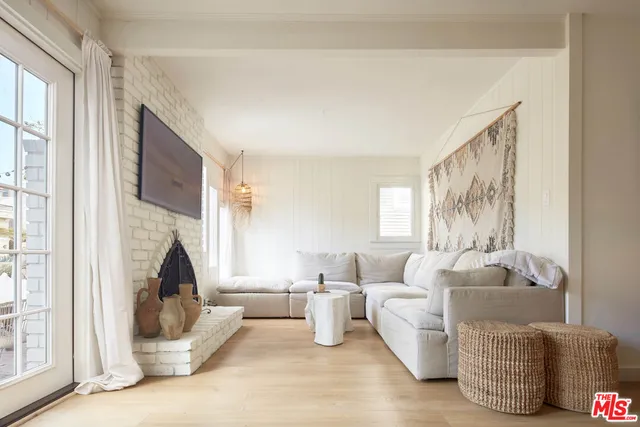 $2,195,000 | 230 Sherman Canal, Venice, CA 90291