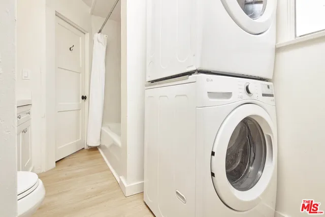 $2,195,000 | 230 Sherman Canal, Venice, CA 90291