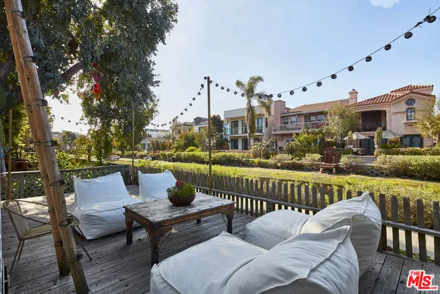 $2,195,000 | 230 Sherman Canal, Venice, CA 90291