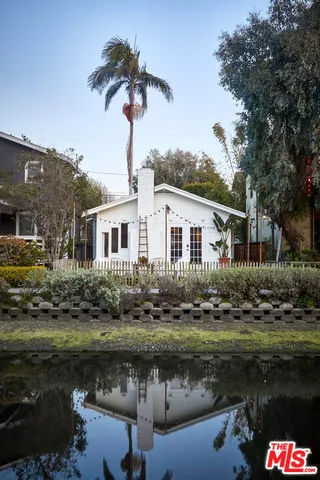 $2,195,000 | 230 Sherman Canal, Venice, CA 90291