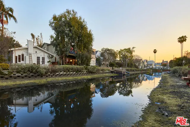 $2,195,000 | 230 Sherman Canal, Venice, CA 90291