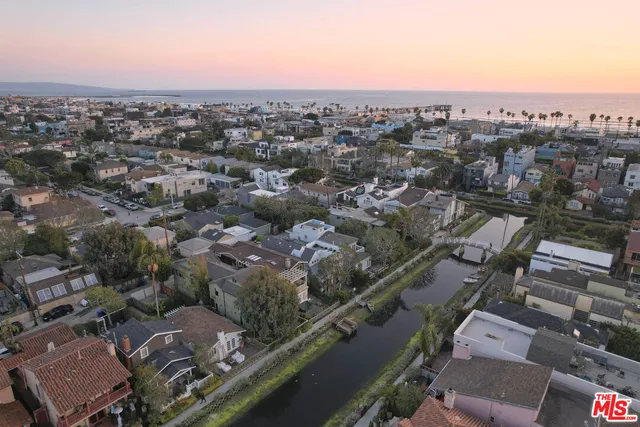 $2,195,000 | 230 Sherman Canal, Venice, CA 90291