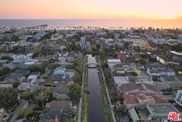 $2,195,000 | 230 Sherman Canal, Venice, CA 90291