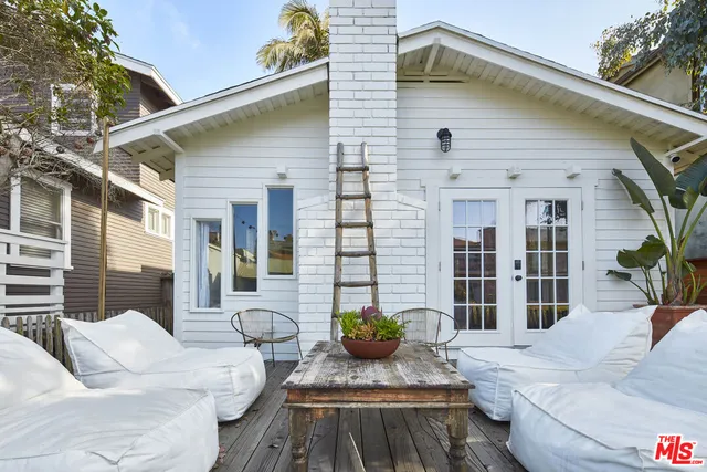 $2,195,000 | 230 Sherman Canal, Venice, CA 90291