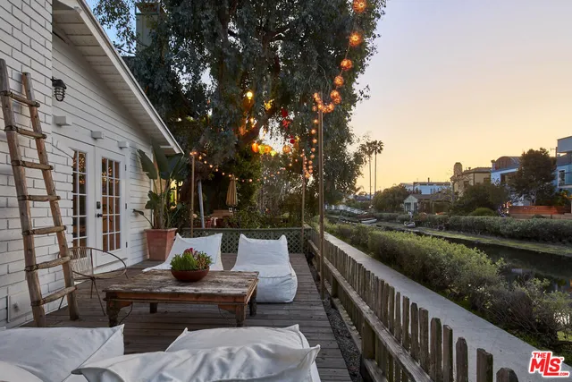 $2,195,000 | 230 Sherman Canal, Venice, CA 90291