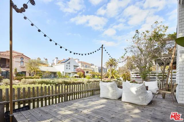 $2,195,000 | 230 Sherman Canal, Venice, CA 90291