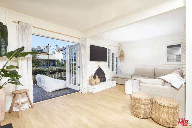 $2,195,000 | 230 Sherman Canal, Venice, CA 90291