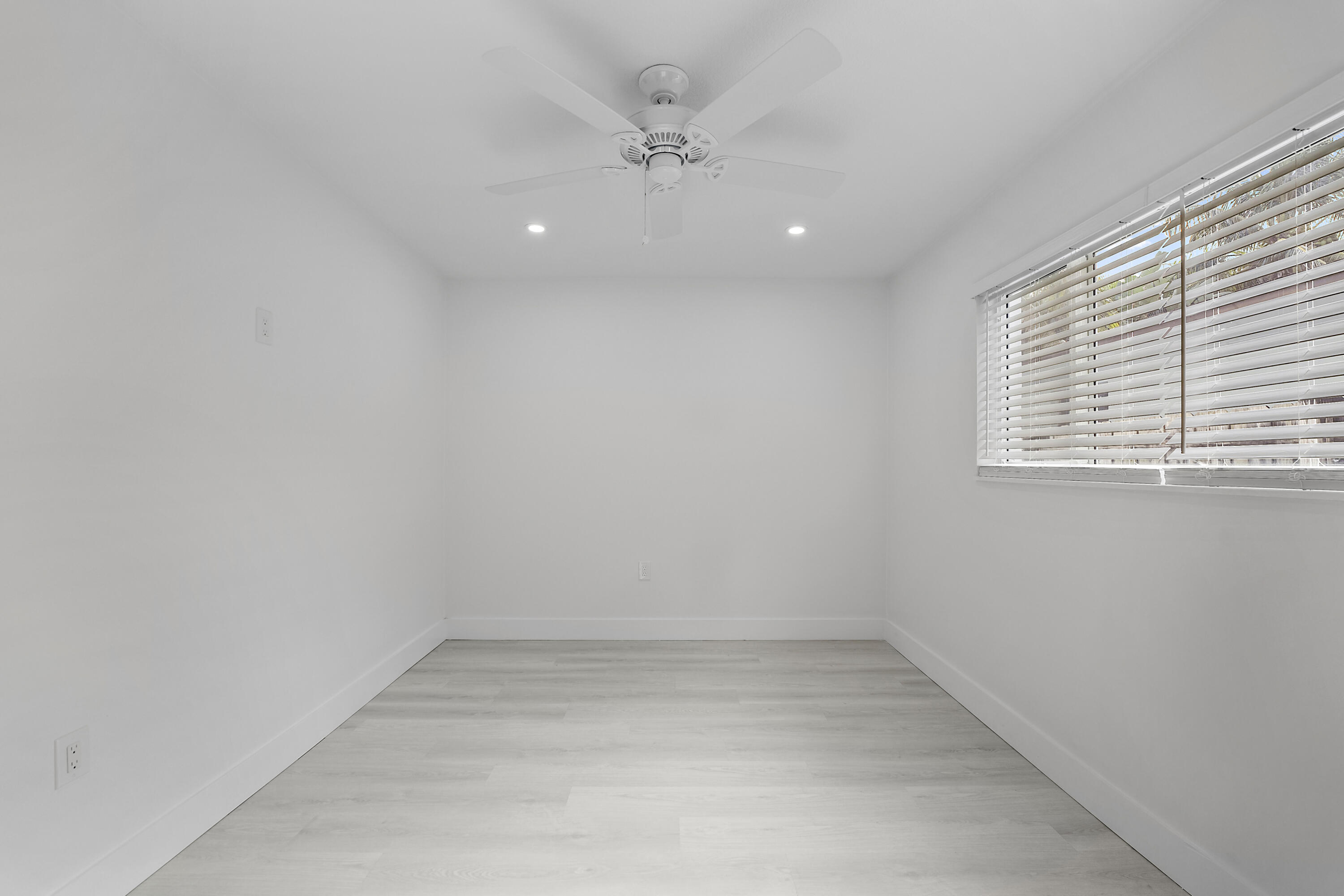 1279 Beach Road, Unit 3 West Palm Beach, FL 33404 - Photo 27 of 27 38-DSC09098