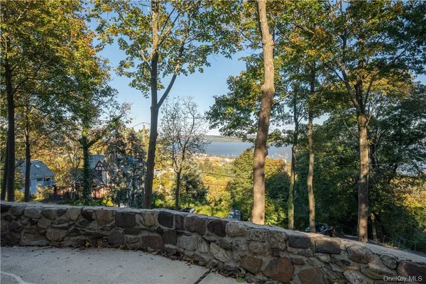 $2,950 | 8-12 South Boulevard, Unit 12203, Nyack, NY 10960