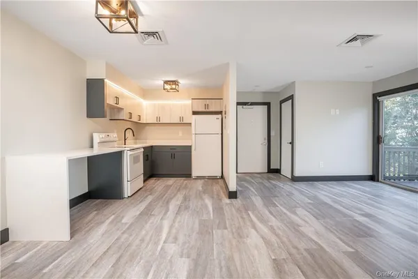 $2,950 | 8-12 South Boulevard, Unit 12203, Nyack, NY 10960