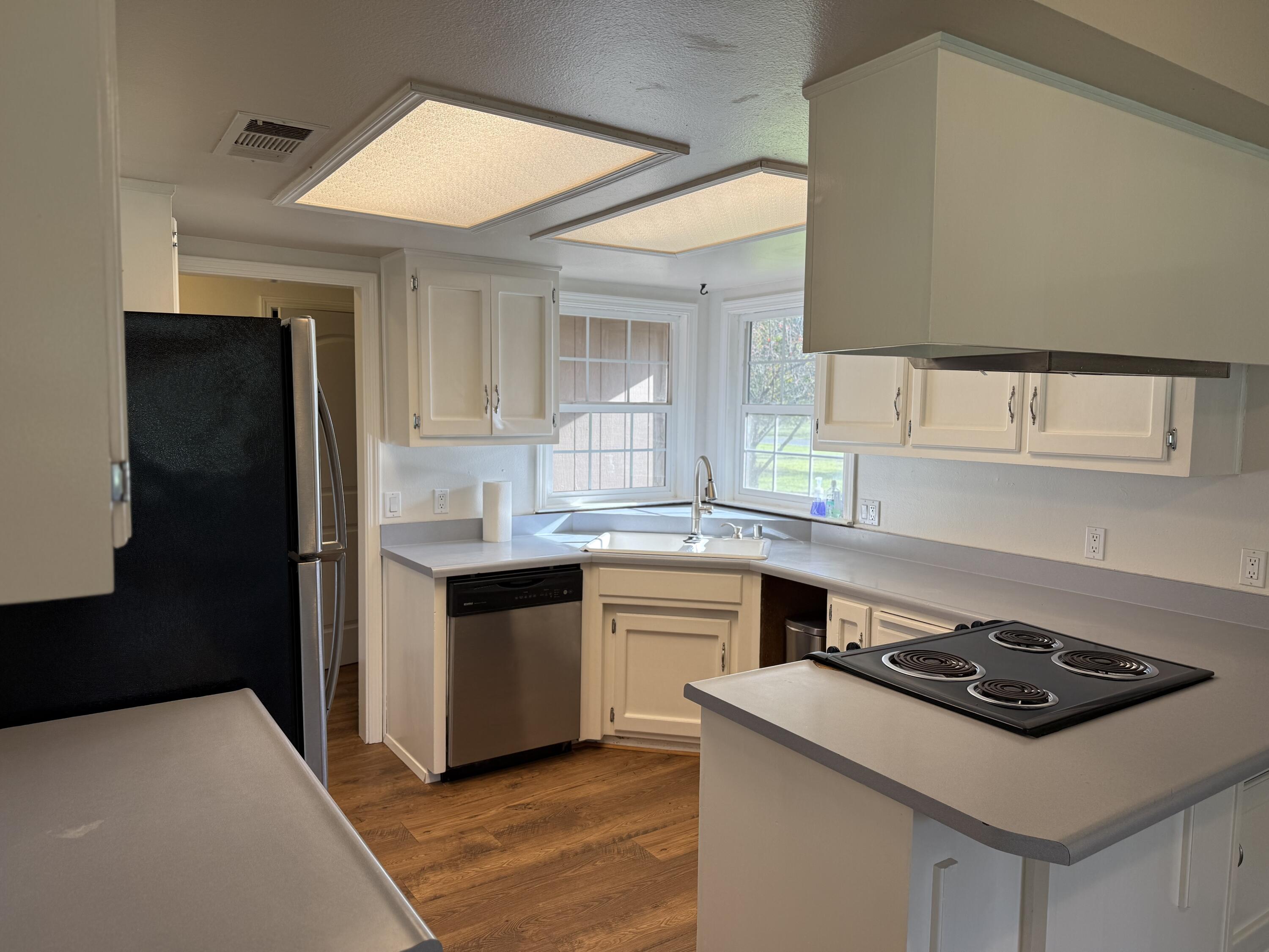 17140 Evergreen Road Cottonwood, CA 96022 - Photo 5 of 32 a kitchen with a stove and a refrigerator